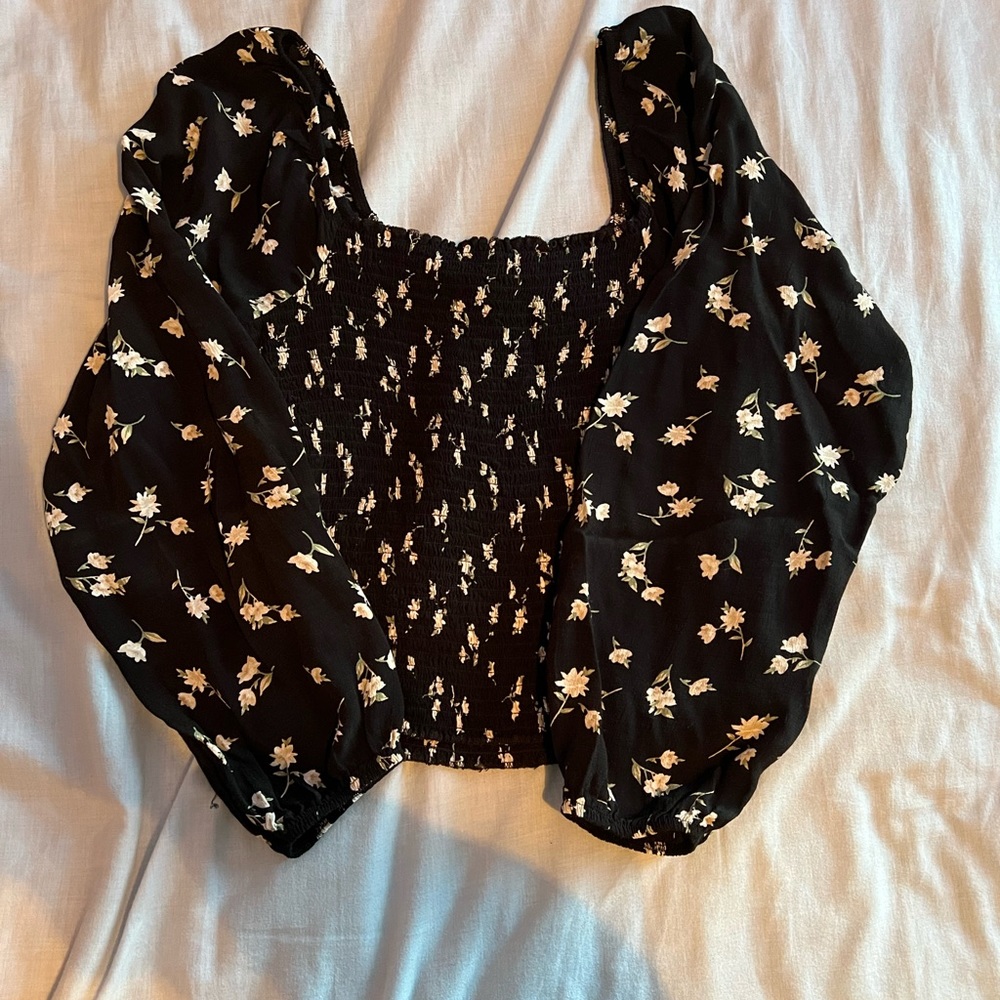 American Eagle Black Floral Long Sleeve Blouse